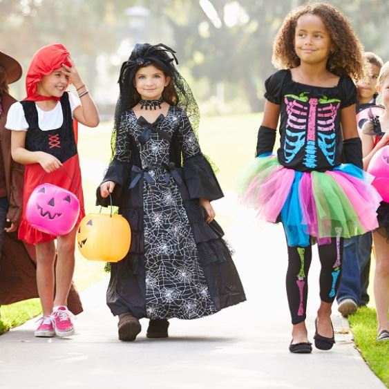Kids in costumes trick or treating